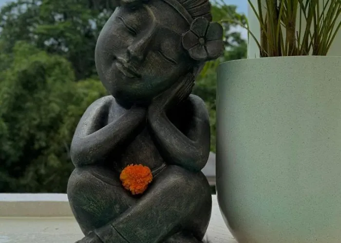 Ayu Padang 03 Villa Uluwatu (Bali)